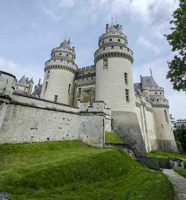 Francia - Pierrefonds 18 - castillo de Pierrefonds.jpg